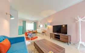 Colorful & Spacious Home With Yard - Close To Xemxija Bay